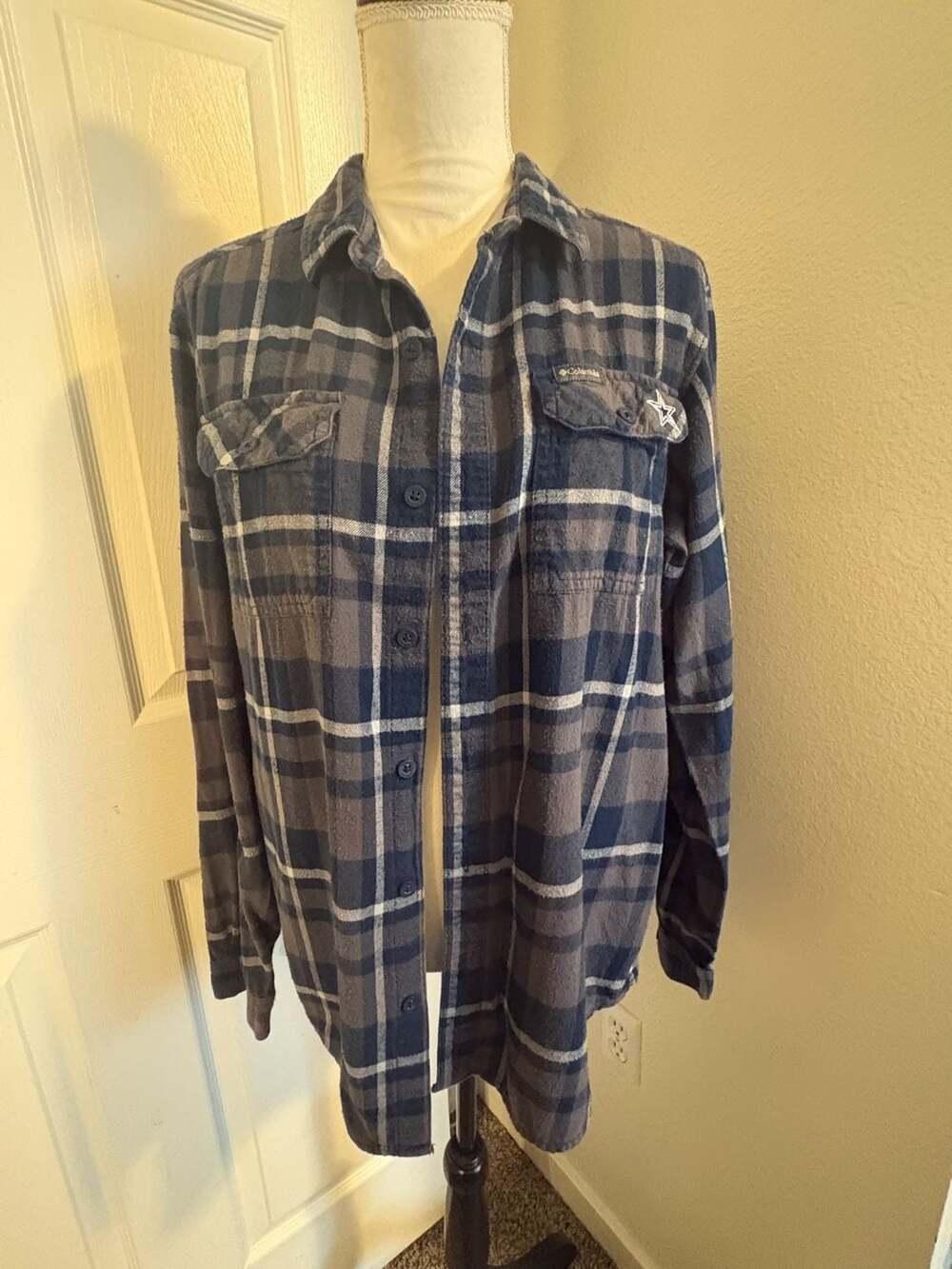 Columbia Sportswear Men's Blue Gray Plaid Flannel Button Down Shirt Medium